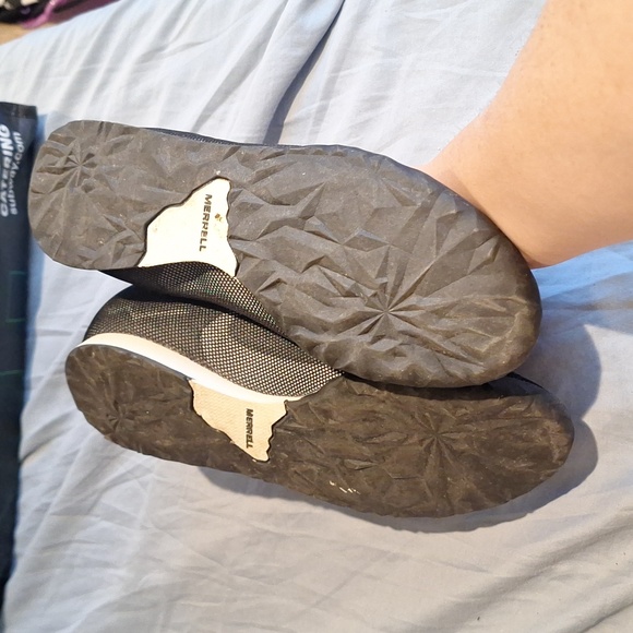 Merrell size 7 flats for ladies - Picture 2 of 2